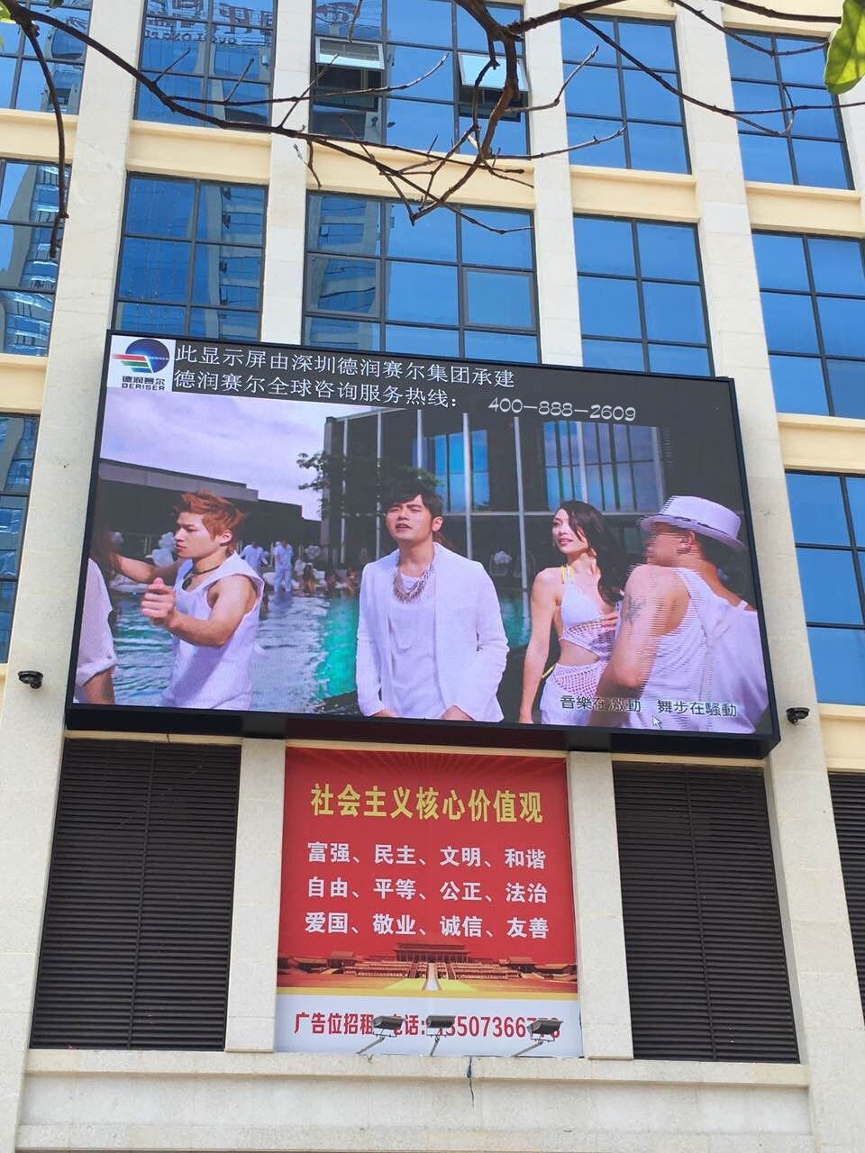 如何搭建户外LED显示屏钢结构，户外LED显示屏，户外全彩电子屏，LED广告屏，Как построить конструкцию из стали с открытым светодиодным дисплеем, открытым светодиодным дисплеем, широкоцветным электронным экраном, светодиодным экраном，How to build steel structure of outdoor LED screen, outdoor LED screen, outdoor full-color electronic screen, LED advertising screen