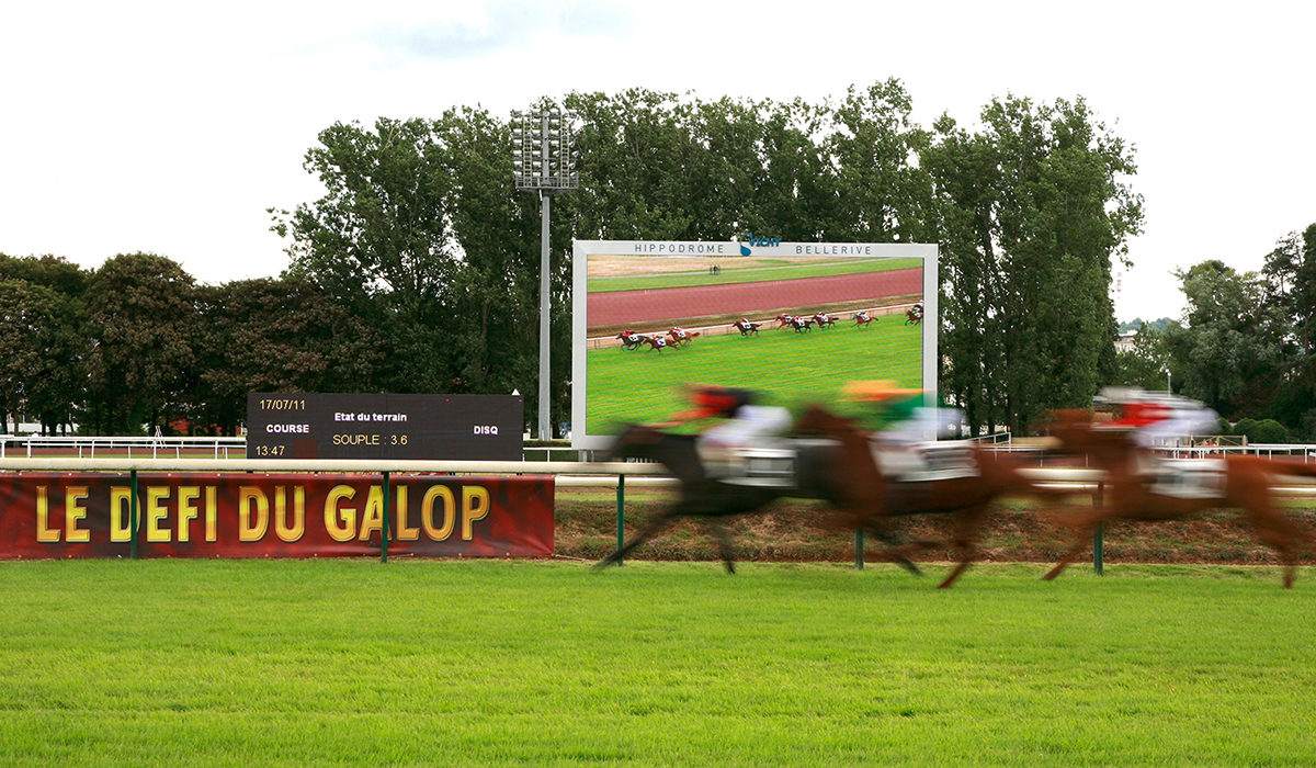 LED screen for 2011 outdoor race at Vichy racecourse, France